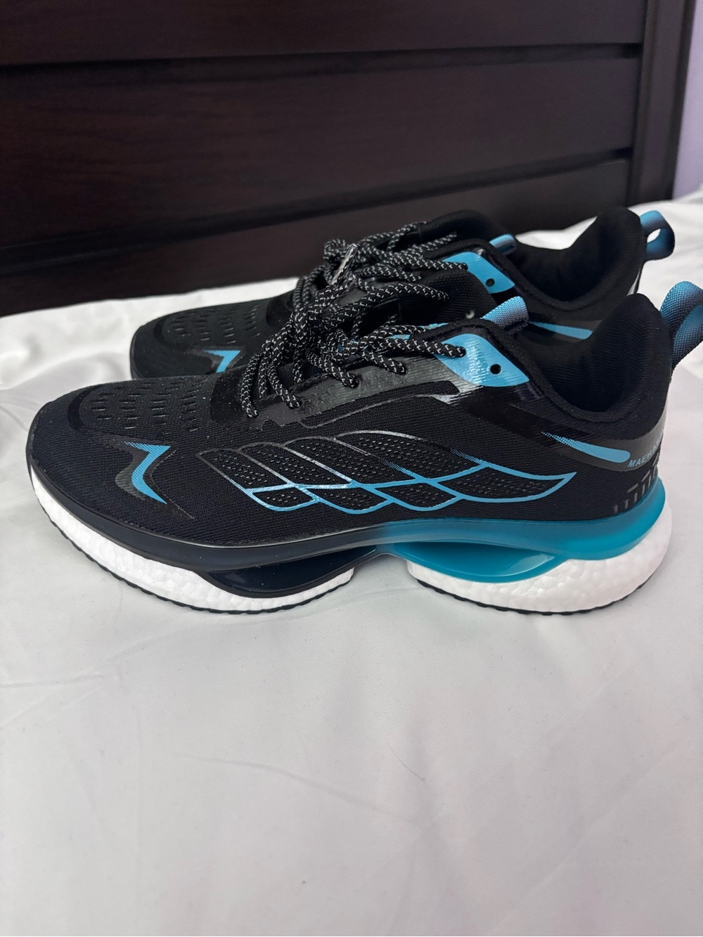 Maeharmay Athletic Sneakers. Women’s size 9 (40). NWOT black white & teal